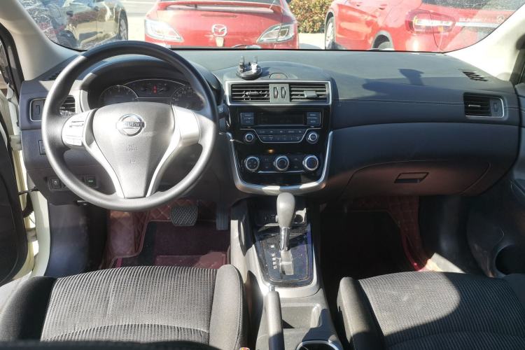 Used Nissan Tiida 2021 1.6L CVT Cool Edition Center Console