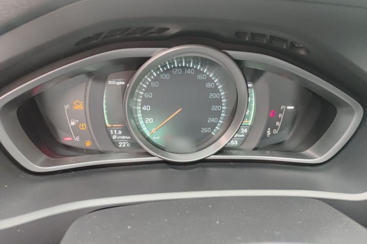 Used Volvo V40 2015 1.6T Zhiyi Edition