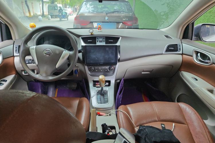 Used Nissan Sylphy 2012 1.6XE CVT Comfort Edition Center Console