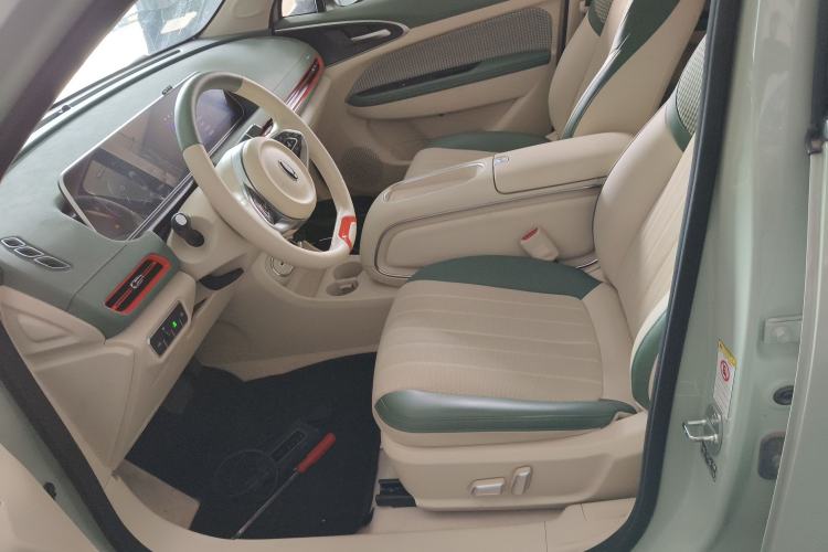 Used ORA Good Cat 2023 401 km Standard Range Premium Version Lithium Iron Phosphate Left Front Seat