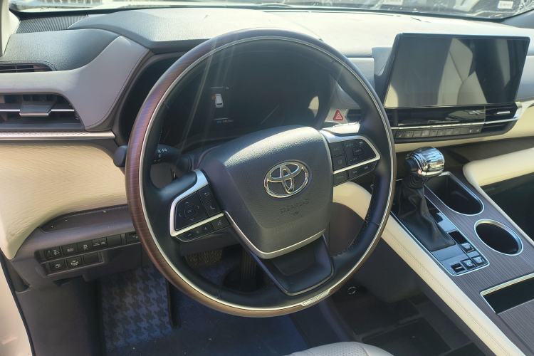 Used Toyota Granvia 2024 2.5L Hybrid Comfort Edition Interior 2