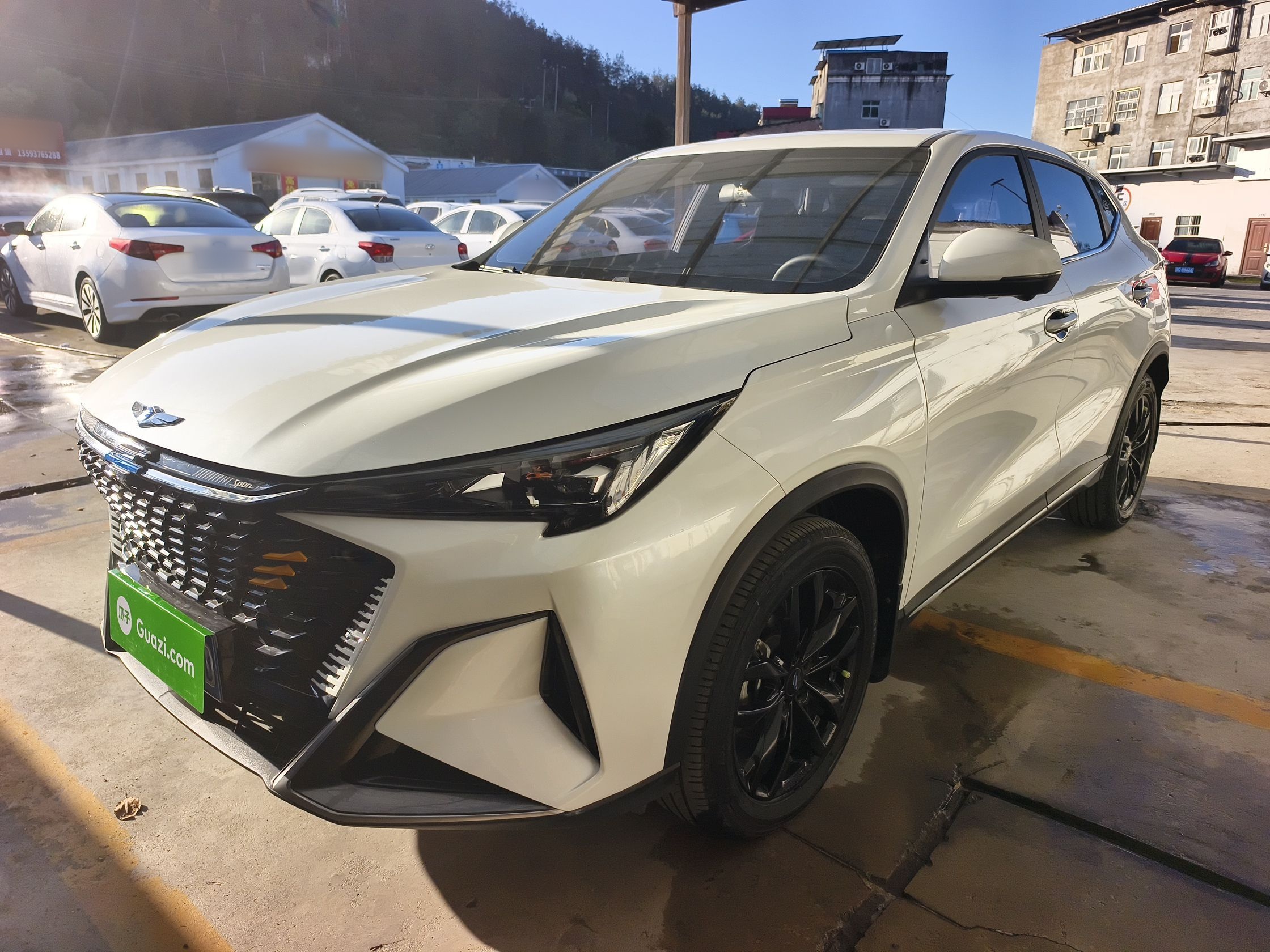 Под передней частью автомобиля