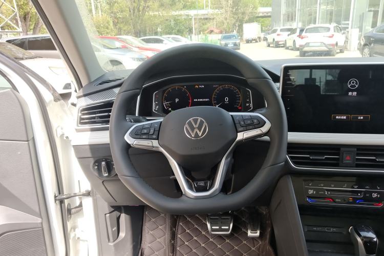 Used Volkswagen Tiguan L 2024 Outstanding Model 330TSI Automatic Two-Wheel Drive R-Line Dragon Glory Edition
