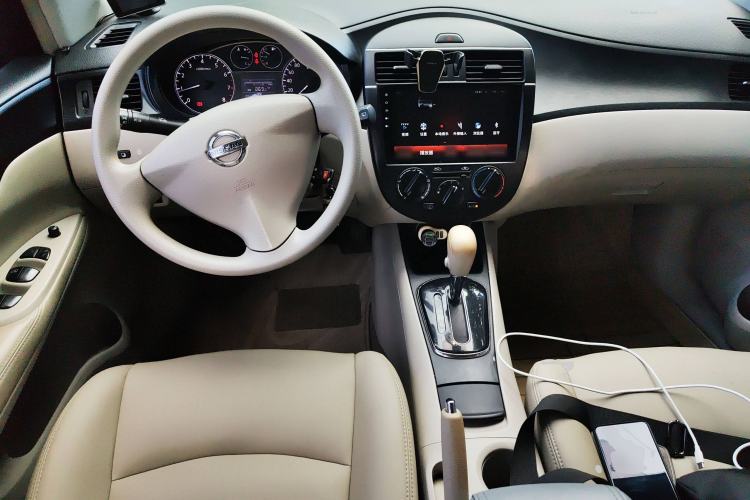 Used Nissan Tiida 2011 1.6L CVT Comfort Model Center Console