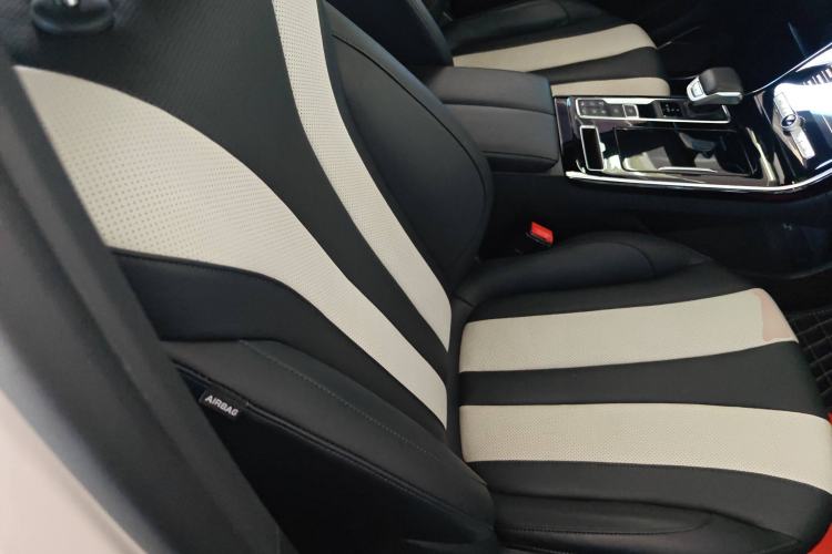 Used Roewe RX5 MAX 2019 400TGI Automatic All-Wheel Drive Smart Cabin Supreme Edition