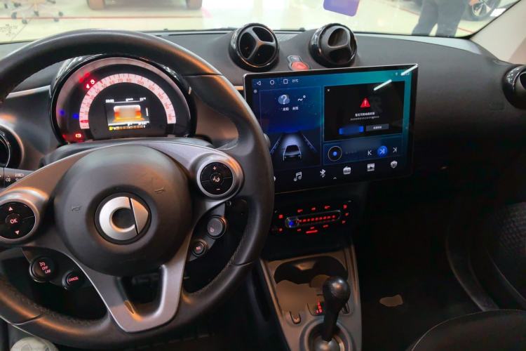 Used smart fortwo 2019 0.9T 66kW Hardtop Wind Power Edition China VI Center Console