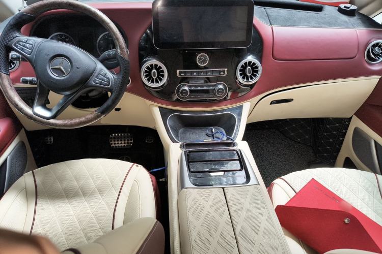 Used Mercedes-Benz Vito 2021 2.0T Business Version 7 Seats Center Console