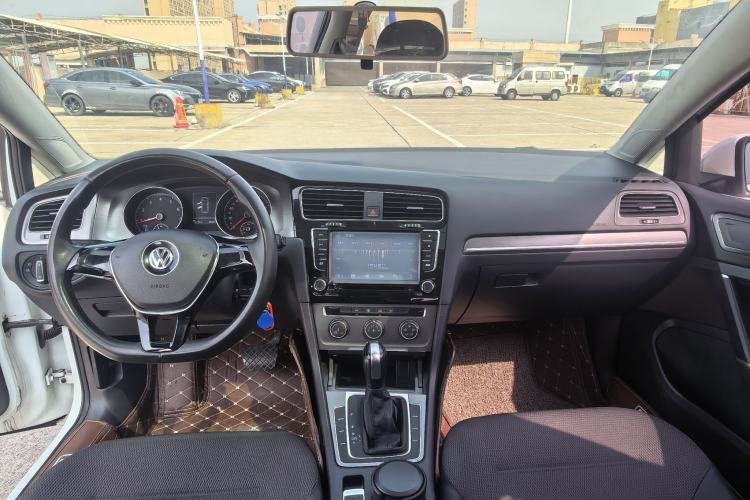 Used Volkswagen Golf 2016 1.6L Automatic Comfort Model Interior 2