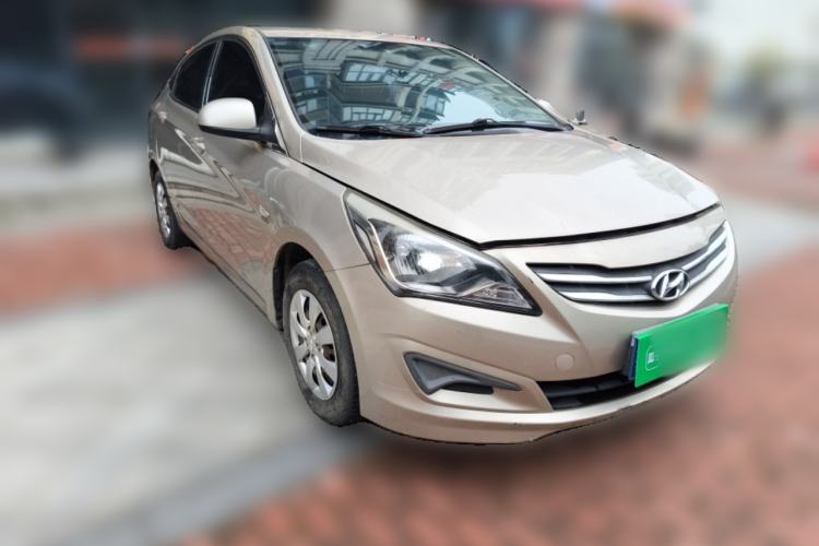 Used Hyundai Verna (older generation) 2014 1.4L Manual Fashion GS Model Front Right 45 Deg