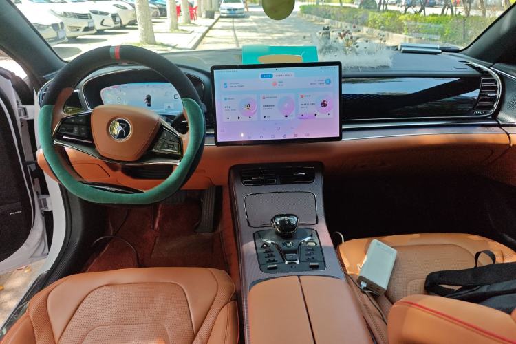 Used BYD Han 2022 DM-i 121KM Luxury Model Center Console