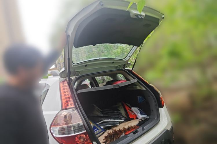 Used Dongfeng Aeolus H30 2012 CROSS 1.6L Manual Luxury Model Trunk