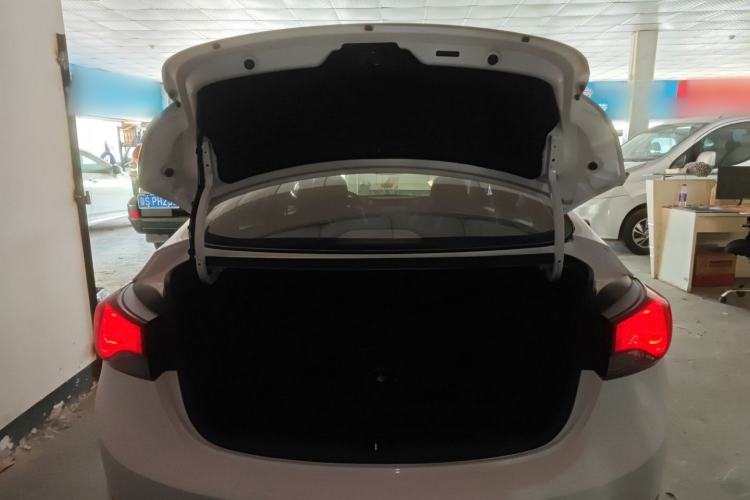 Used Hyundai Elantra (5th Generation / Langdong) 2016 1.6L Automatic Smart Version