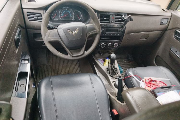 Used Wuling Rongguang V 2016 1.2L Standard Version
