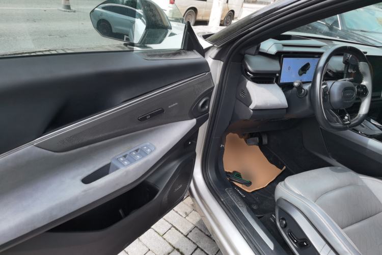 Used Lynk & Co 08 EM-P 2023 120km Long-Range Halo Driver Seat