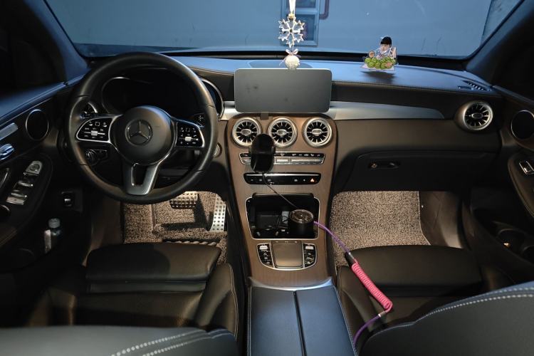 Used Mercedes-Benz GLC 2020 Facelift GLC 300 L 4MATIC Dynamic Edition Interior 2