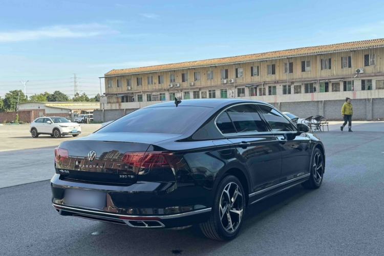 Used Volkswagen Magotan 2023 2 Million Units Limited Edition 330TSI DSG Leading Version
