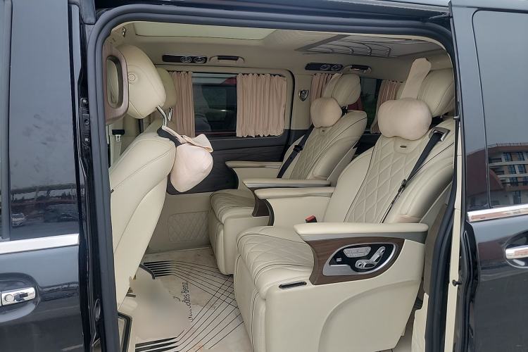 Used Mercedes-Benz V-Class 2020 V 260 Avantgarde Edition Left Rear Seat