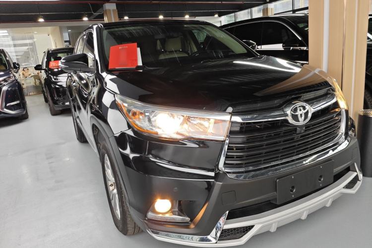Used Toyota Highlander 2017 2.0T Two-Wheel Drive Elite Version 7 Seats Front Right 45 Deg