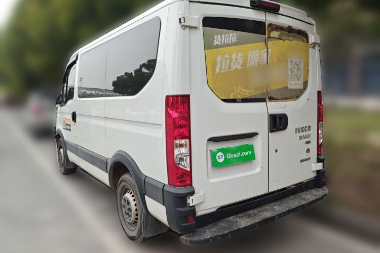 Used Iveco Eurocargo 2021 2.0T Manual Super-Rui Short Wheelbase Low-Roof Side-Hinged Door F1A
