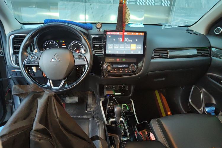 Used Mitsubishi Outlander 2019 2.4L 4x4 Zhi Xiang Edition 7 Seats China V Emission Standard