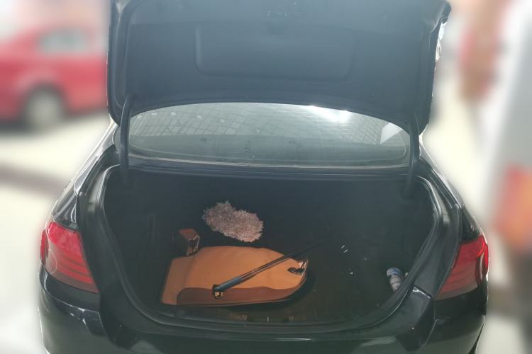 Used BMW 5 Series 2011 528Li Leading Model Trunk