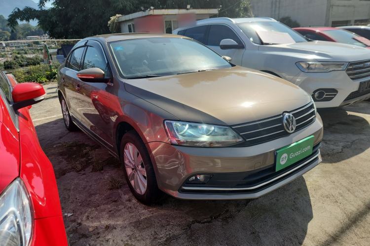 Used Volkswagen Sagitar 2016 230TSI 25th Anniversary Edition Front Right 45 Deg