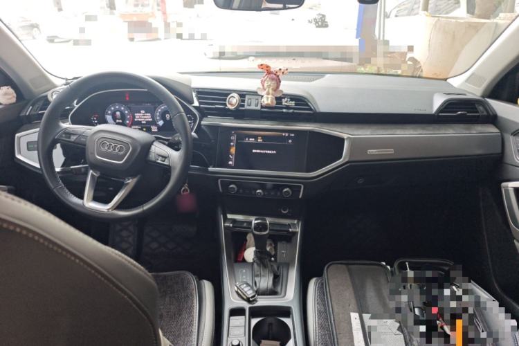 Used Audi Q3 2021 35 TFSI Progressive Dynamic Edition Center Console