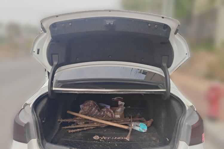 Used Buick Verano 2019 Sedan 20T Dual-Clutch Leading Model Trunk