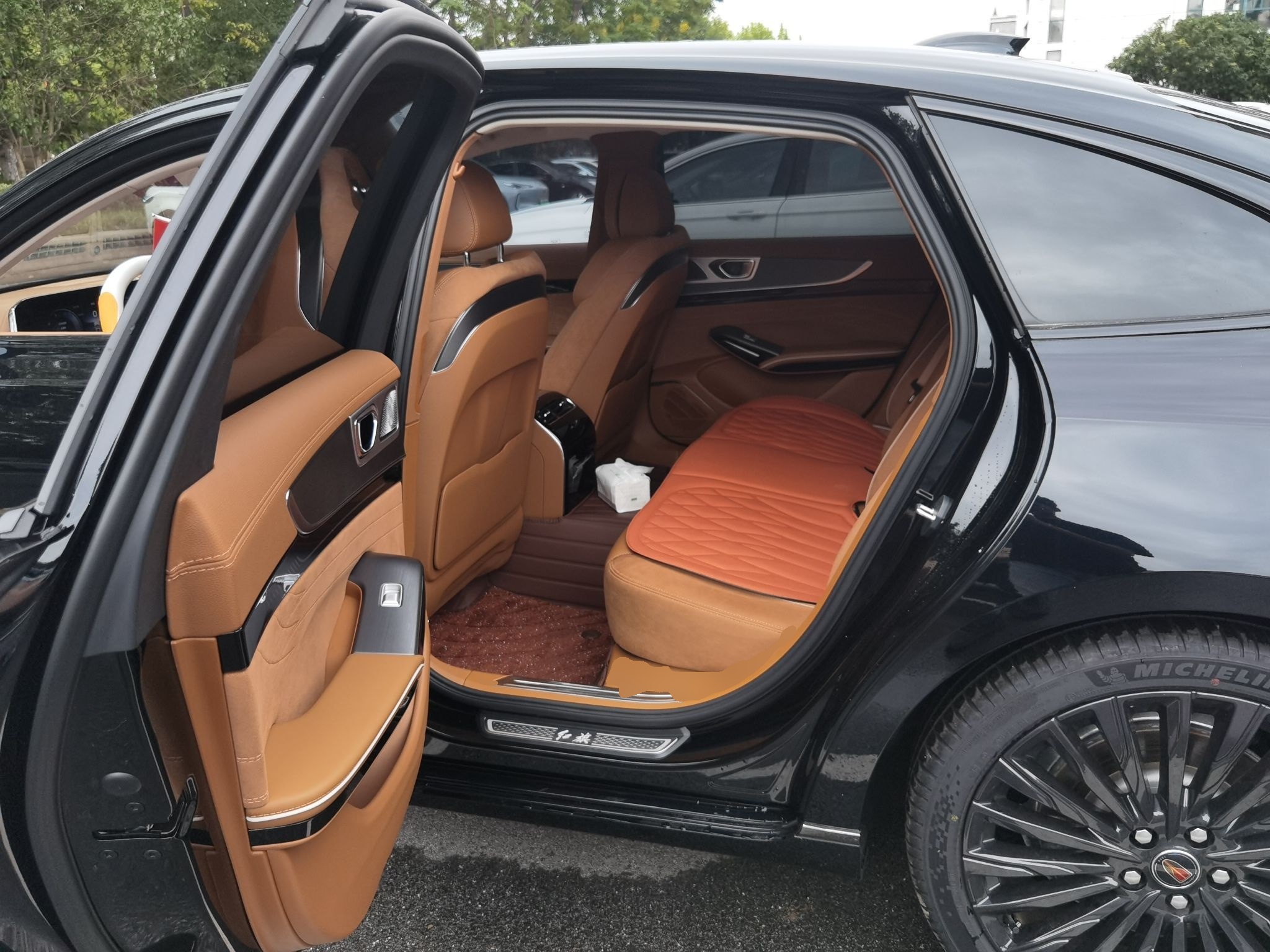 Hongqi H9 2025 Model Facelifted 2.0T Two-Wheel Drive Flag-Style Private Enjoyment Fashion Edition, 5 Seats - Chinese Trim Xiang — снимка 17