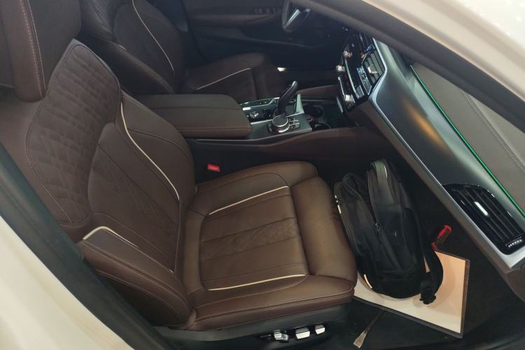 Used BMW 5 Series New Energy 2022 535Le M Sport Package Right Front Seat