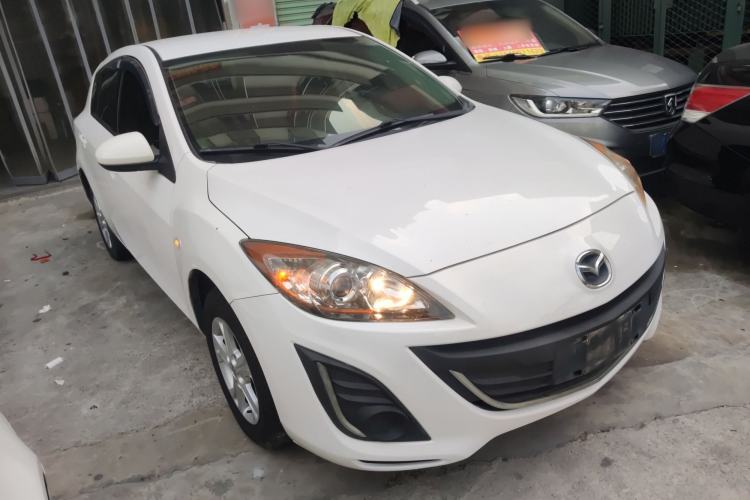 Used Mazda 3 2015 Hatchback 1.6L Manual Comfort Edition Exterior 1