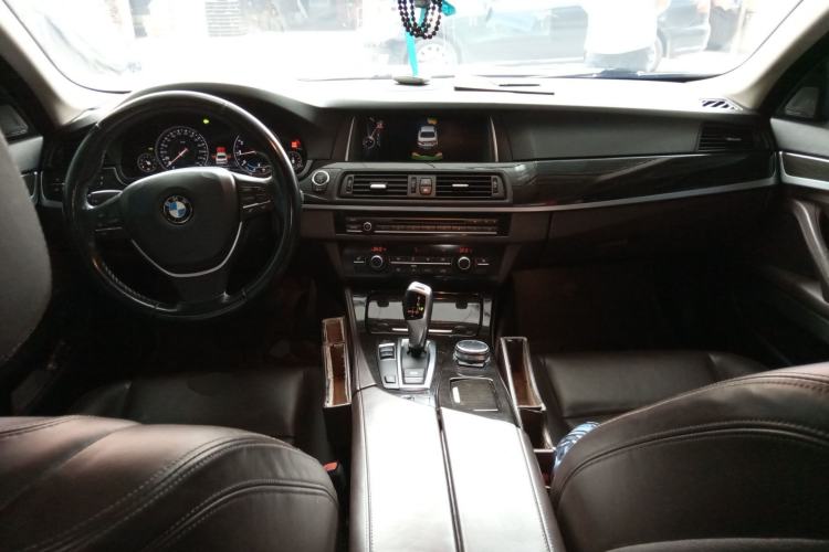 Used BMW 5 Series 2017 525Li Luxury Design Package Center Console