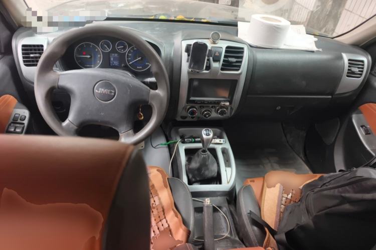 Used JMC Baodian 2016 2.8T New Value-Added Diesel Two-Wheel Drive Extended Cargo Basic Version JX493ZLQ4F Center Console