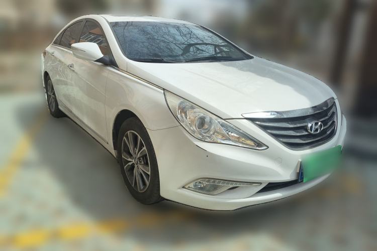 Used Hyundai Sonata 2014 2.4L Automatic Leading Edition China V Standard Front Right 45 Deg