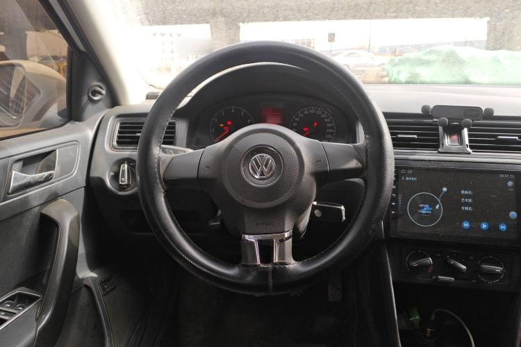 Used Volkswagen Santana 2015 1.6L Manual Fashion Edition
