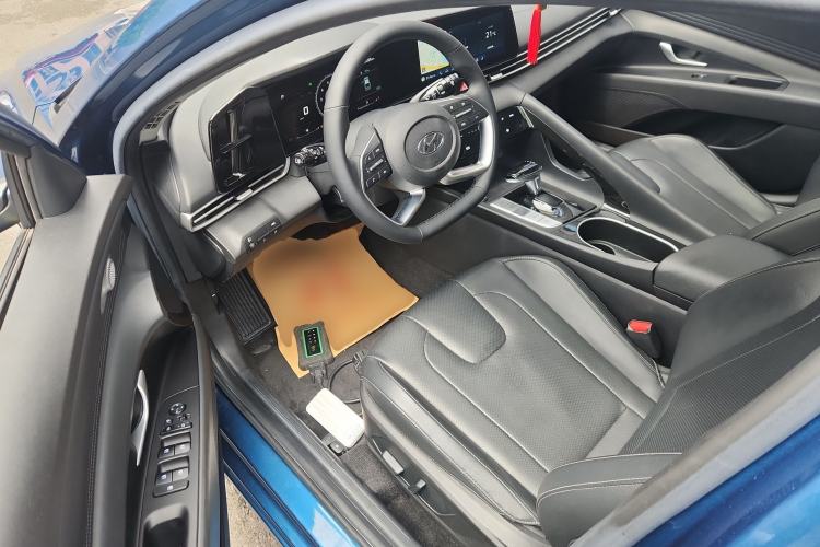 Used Hyundai Elantra 2021 1.5L CVT LUX Prestige Edition Driver Seat