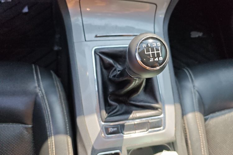 Used Roewe RX5 2016 20T Two-Wheel Drive Manual Flagship Edition
