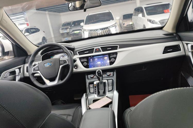 Used Geely Auto Emgrand X7 Sport 2018 1.8TD Automatic Two-Wheel Drive Smart Connect 4G Internet Edition Center Console