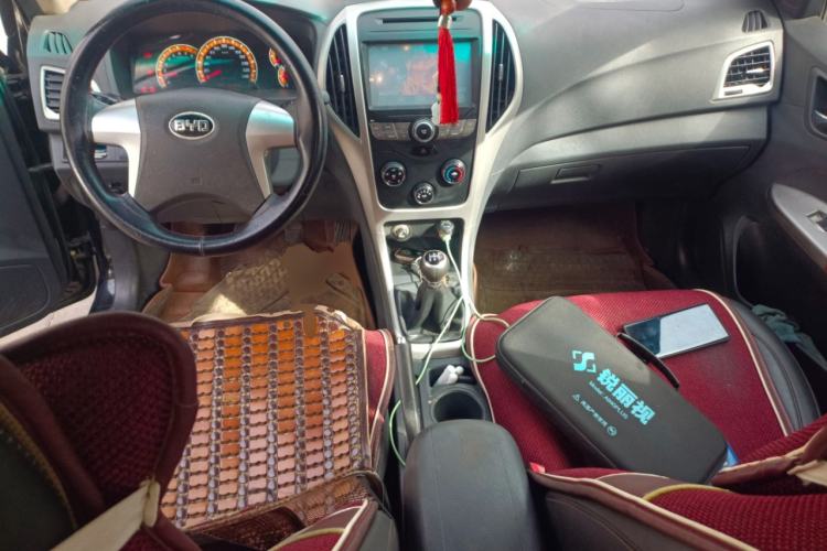 Used BYD F3 2015 Energy-Efficient Model 1.5L Manual Comfort Edition Center Console