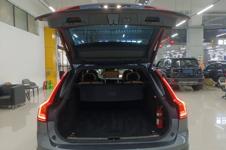 Used Volvo V90 2017 Cross Country T5 AWD Smart Range Edition