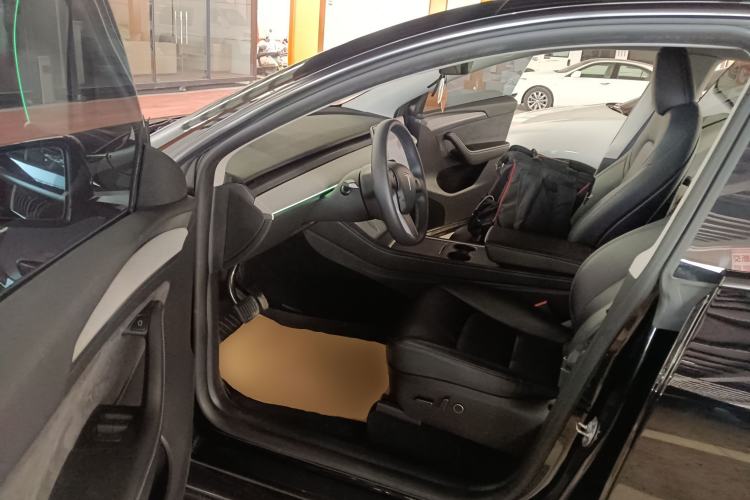 Used Tesla Model Y 2023 Rear-Wheel-Drive Version
