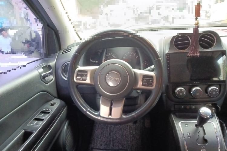 Used Jeep Compass 2011 2.0L two-wheel drive sport version
