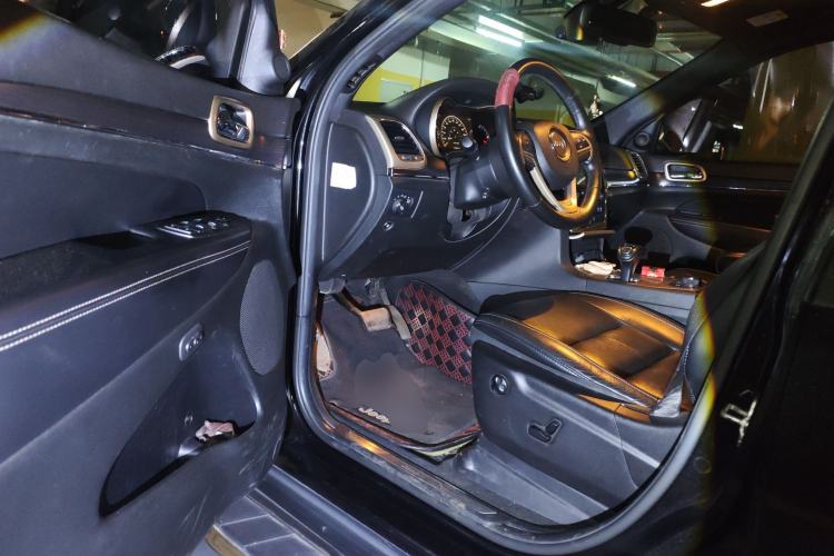 Used Jeep Grand Cherokee 2014 3.0L Comfort Navigation Edition Driver Seat