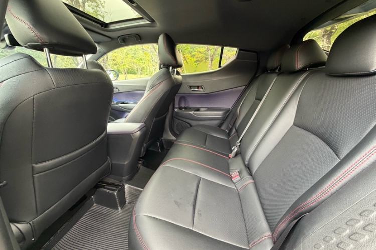 Used Toyota C-HR 2018 2.0L Luxury Sunroof Version China VI Standard Interior 2