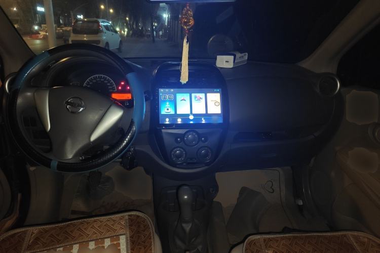 Used Nissan Sunny 2015 1.5XE Manual Comfort Edition Center Console