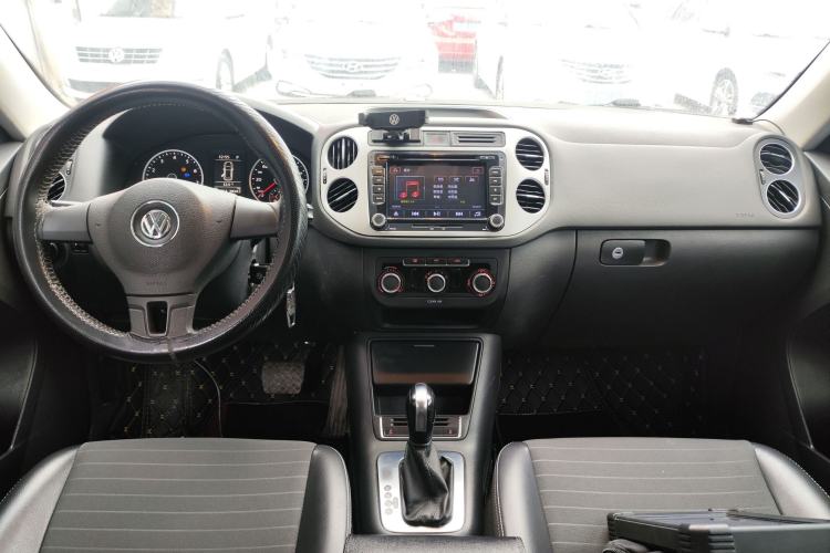 Used Volkswagen Tiguan 2016 300TSI Automatic Two-Wheel Drive Trend Edition Center Console