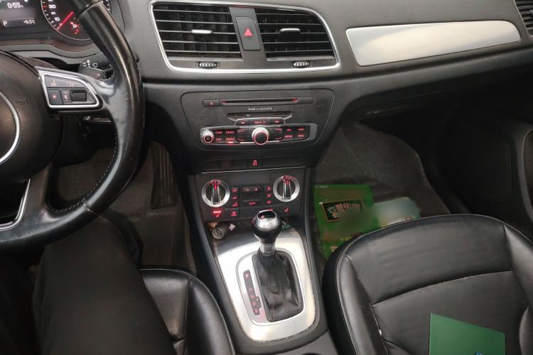 Used Audi Q3 2013 35 TFSI Comfort Model Gear Lever
