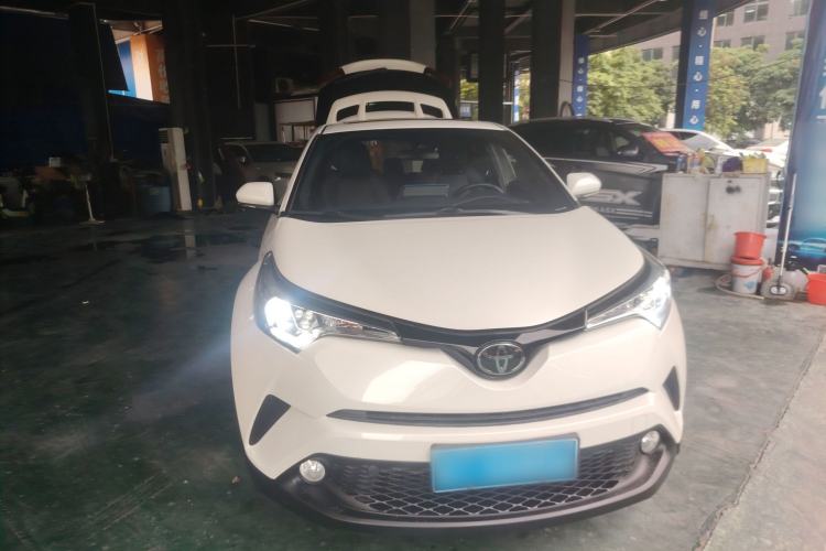 Used Toyota C-HR 2018 2.0L Leading with Sunroof China VI Standard
