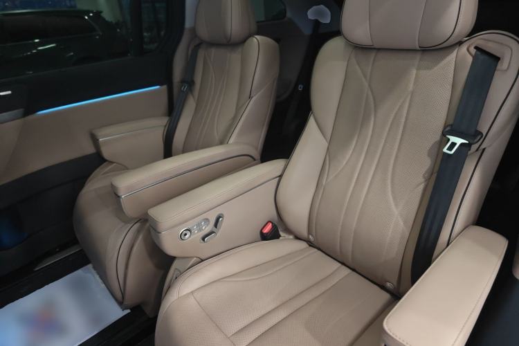 Used XPeng X9 2024 702 Ultra-Long Range Pro Left Rear Seat