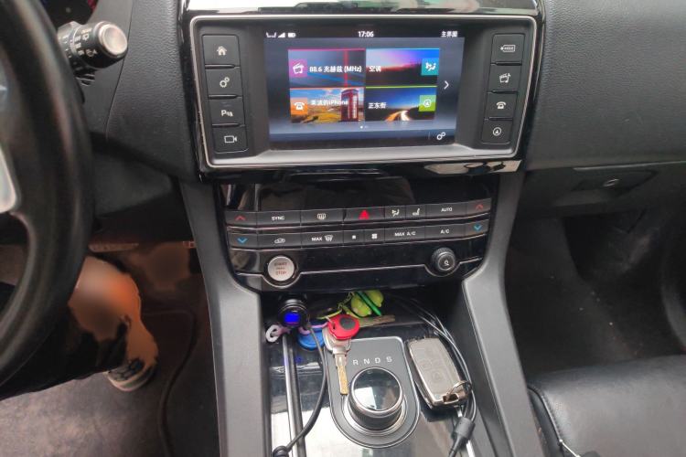 Used Jaguar F-PACE 2018 2.0T Four-Wheel Drive Urban Luxury Edition Audio And AC Panel